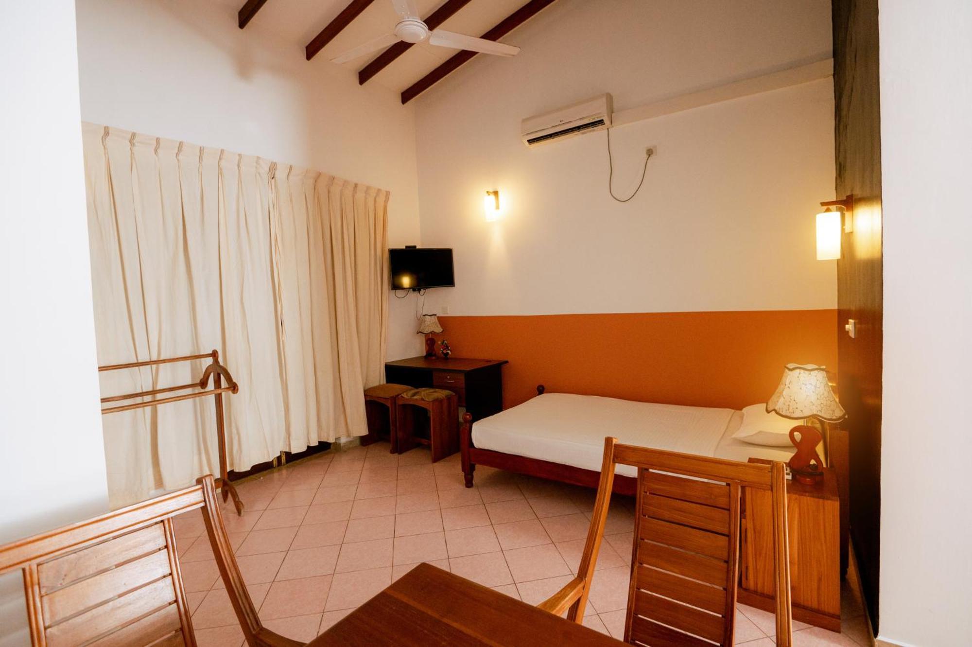 Prince Beach Hotel Bentota Ngoại thất bức ảnh