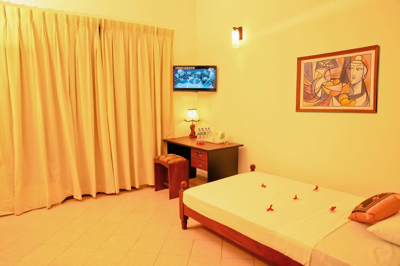 Prince Beach Hotel Bentota Ngoại thất bức ảnh